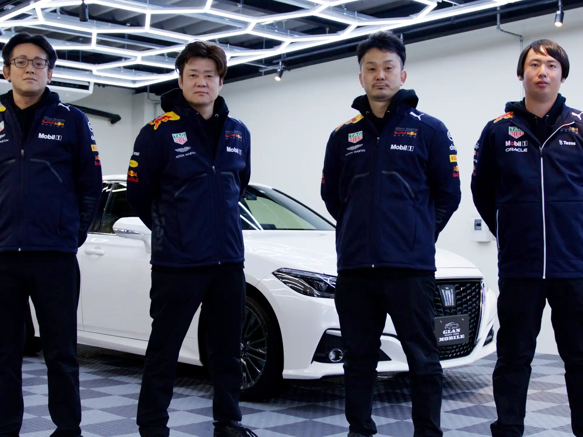 スタッフの集合写真